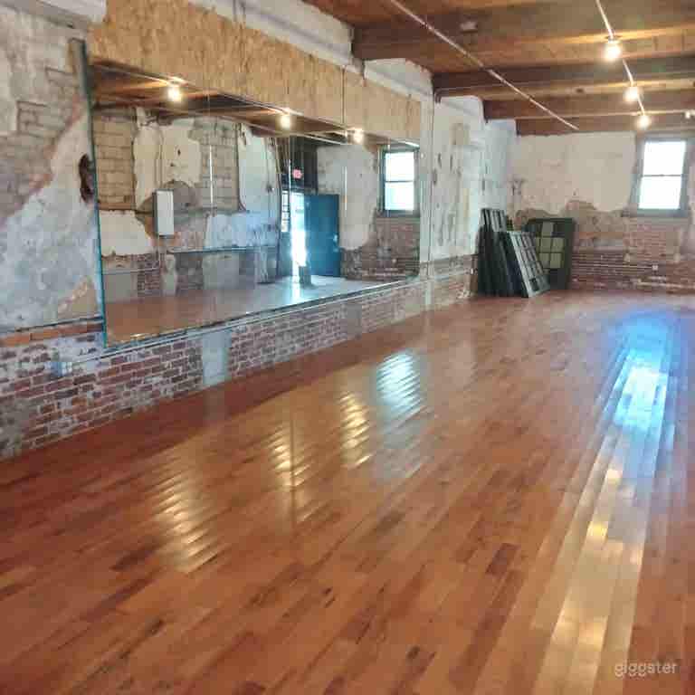  Industrial-Style Dance Room 