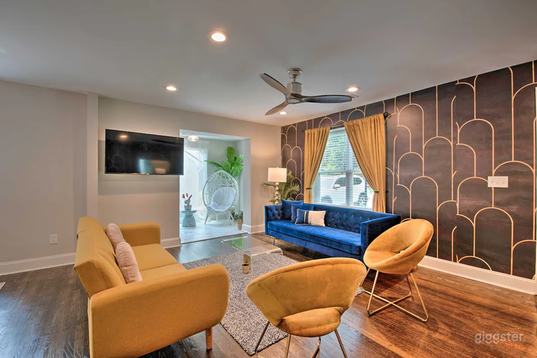  Glamorous Jungalow in the West End!  