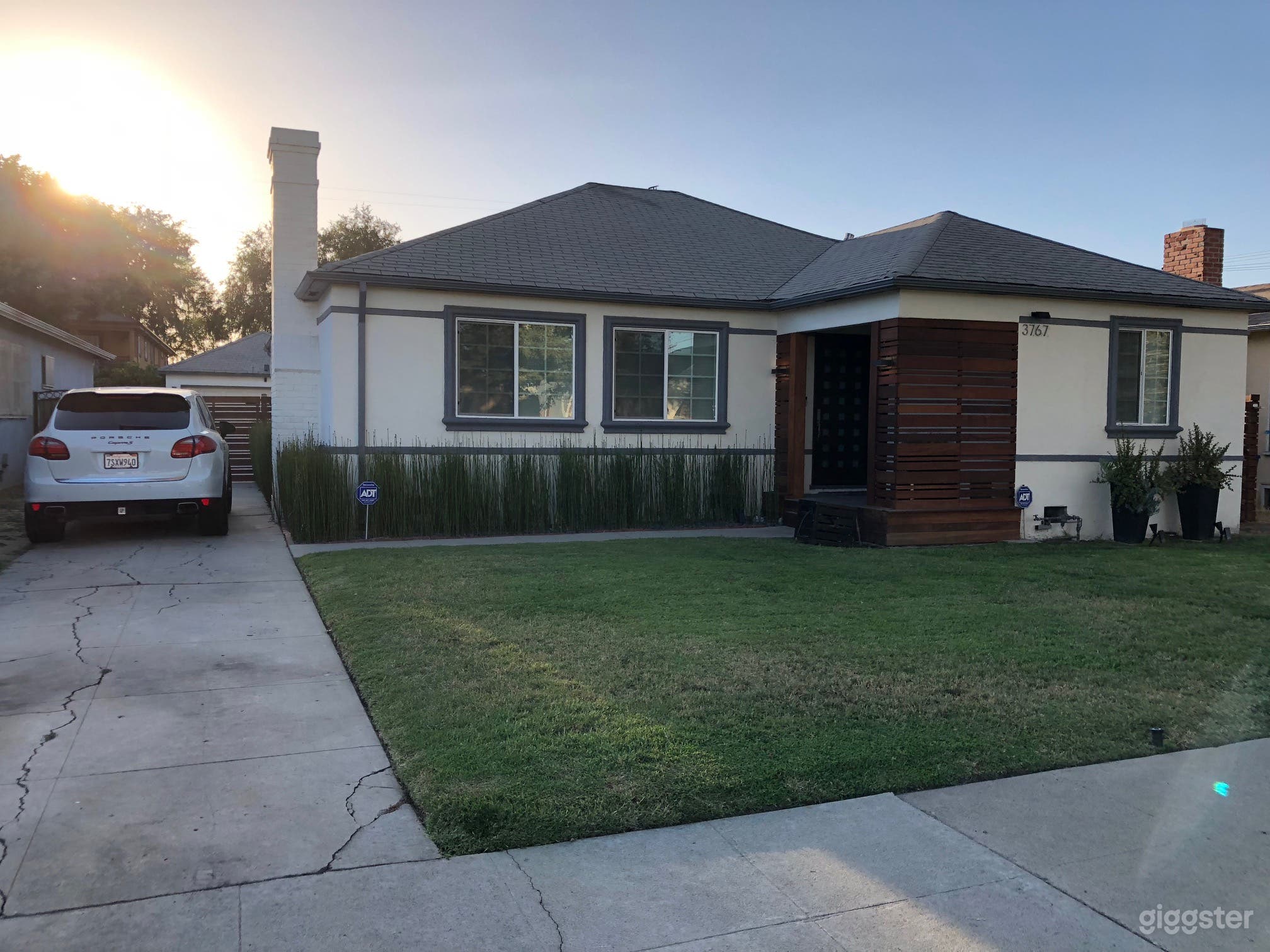 Hip Mid Century Modern Home next to Culver Studios Photo 3