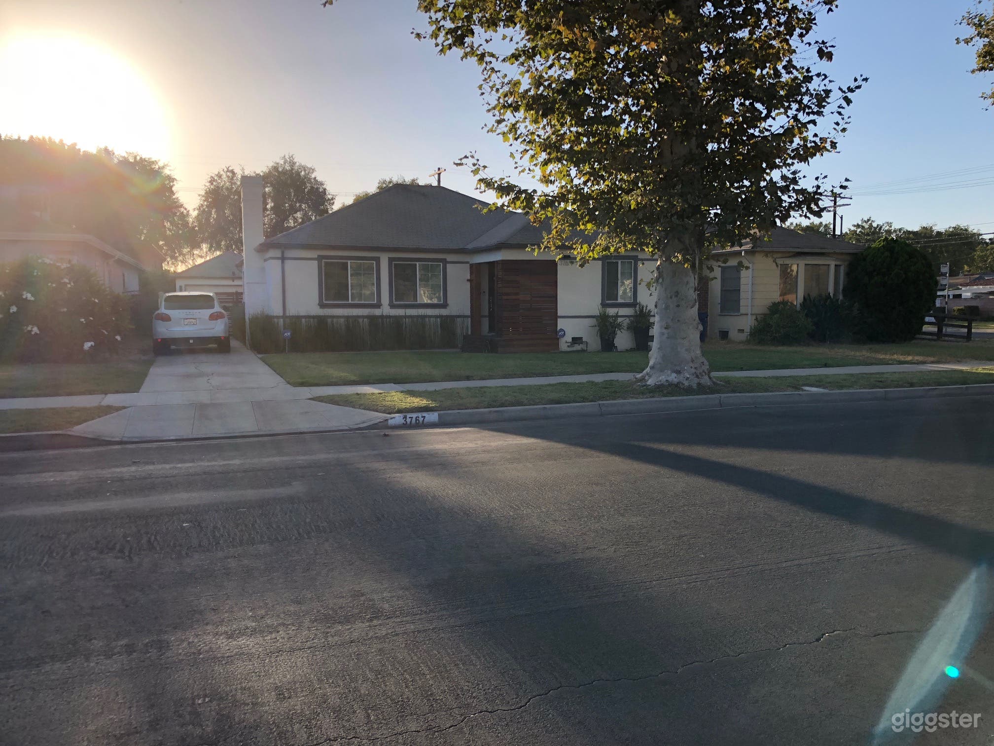 Hip Mid Century Modern Home next to Culver Studios Photo 1