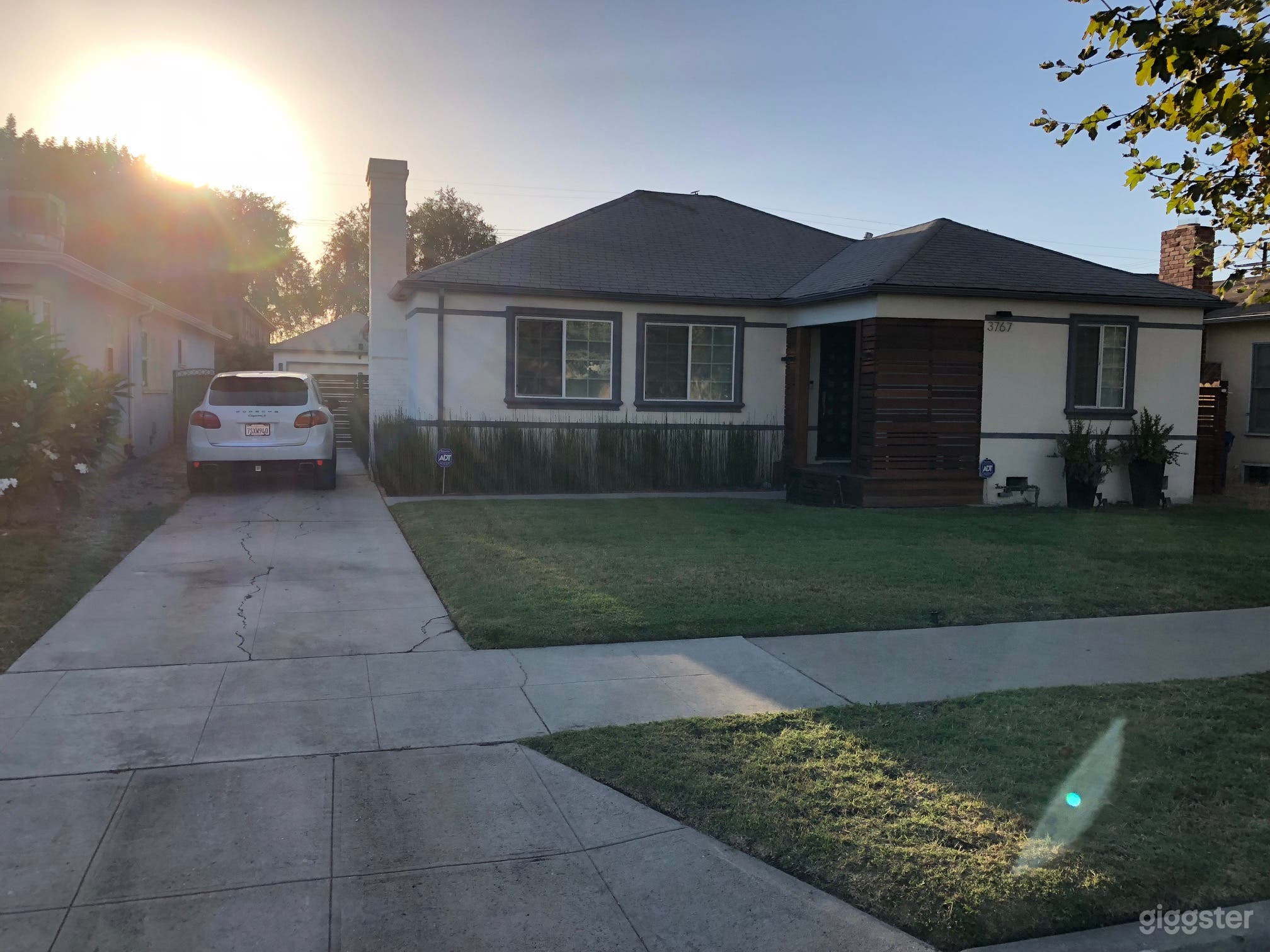 Hip Mid Century Modern Home next to Culver Studios Photo 2