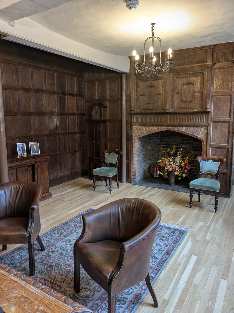  Oak Panelled Room 