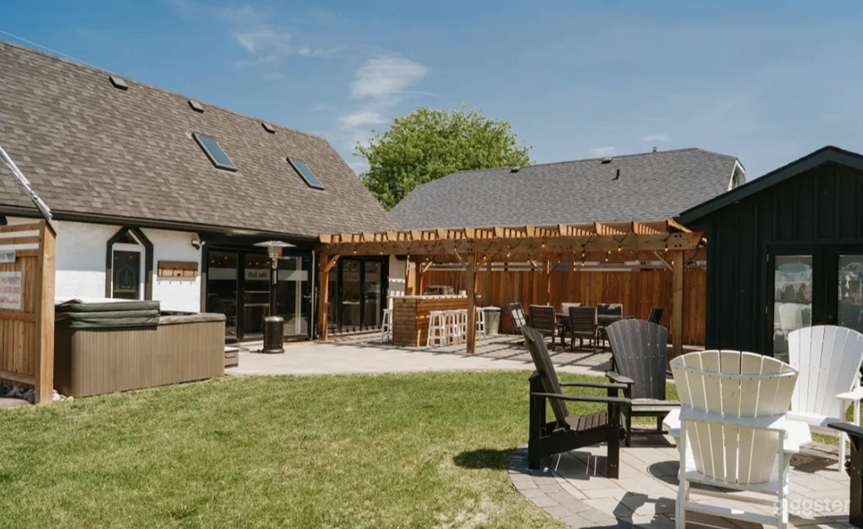 Industrial Loft/Office close to waterfront and downtown Photo 2