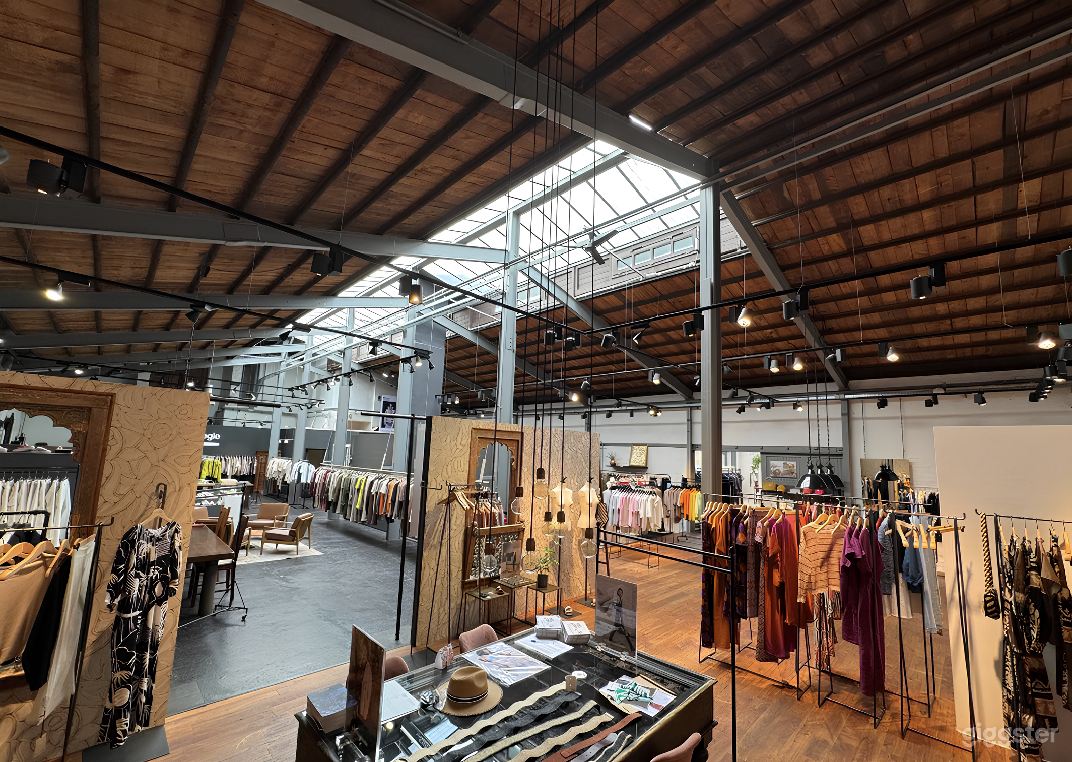 Industrieller Fashion Showroom & Kreativ-Loft in Düsseldorf Foto 1