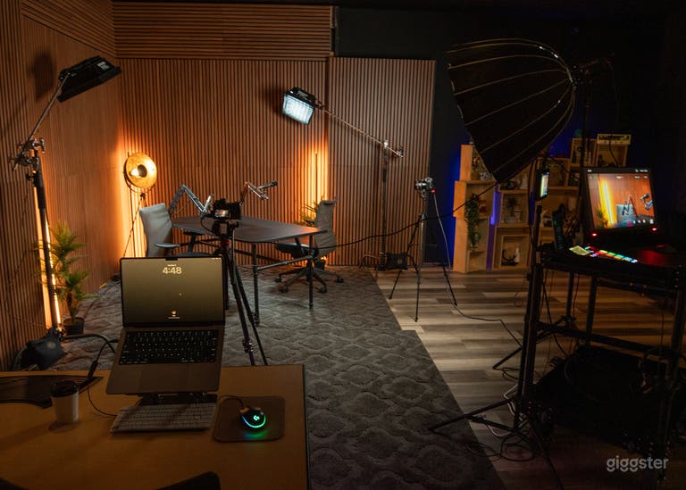  Versatile Podcast & Video Studio 