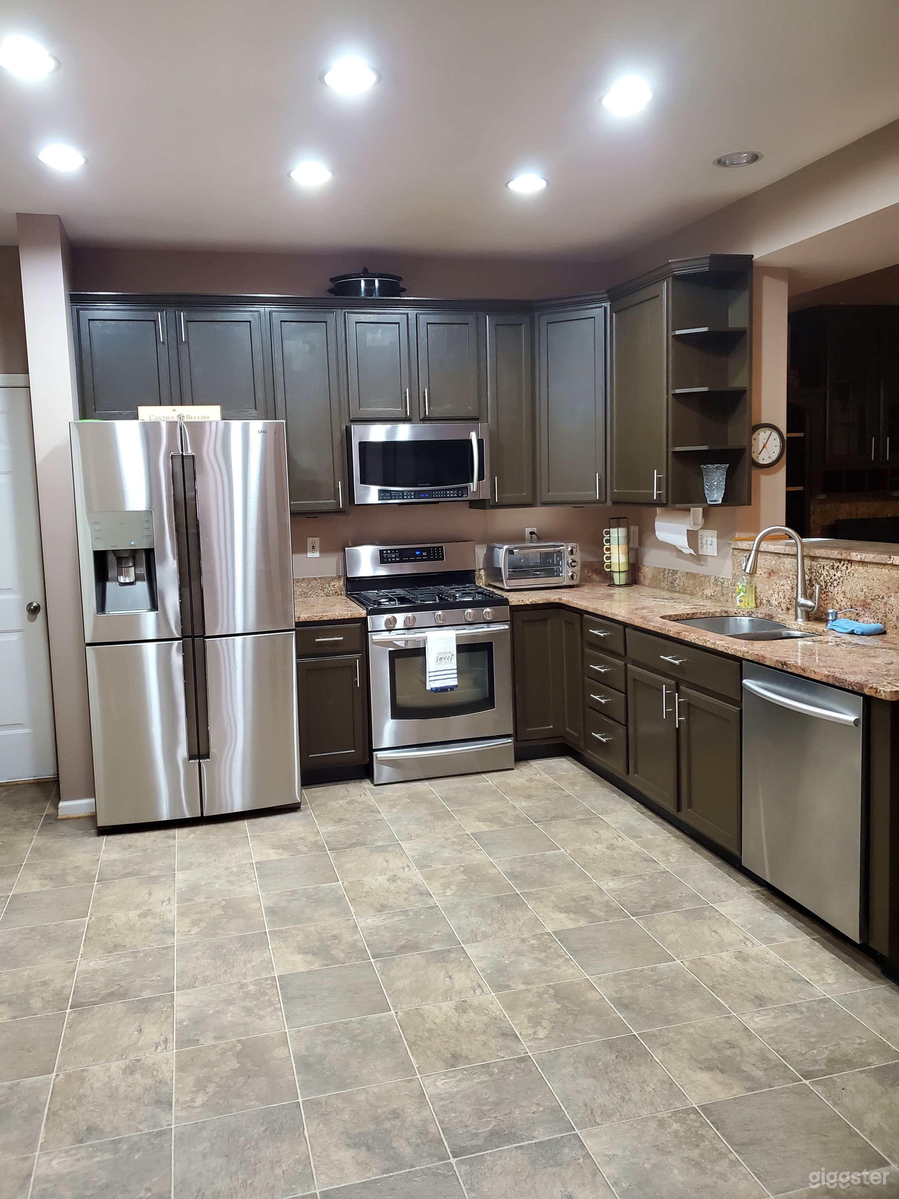 Beautiful Family home with awesome Features! Photo 2