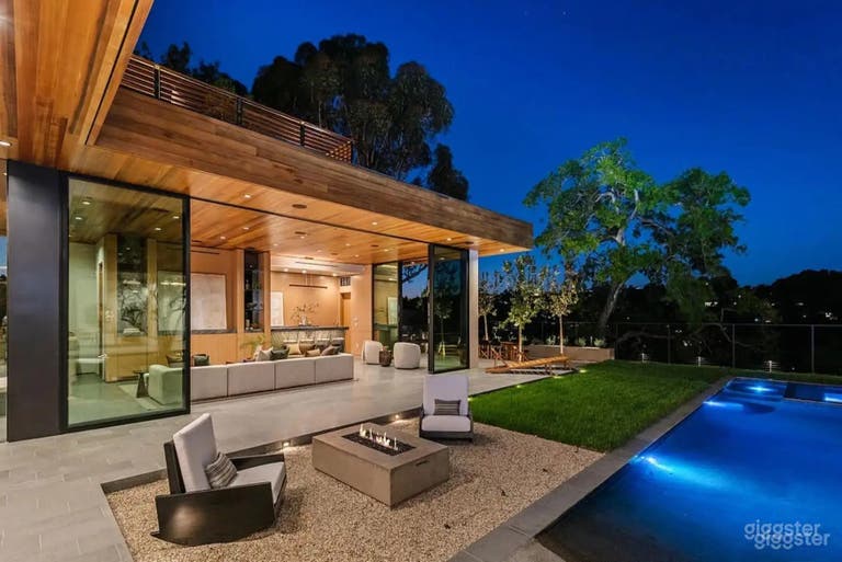  THE LOOKBOOK OUTDOOR POOL 