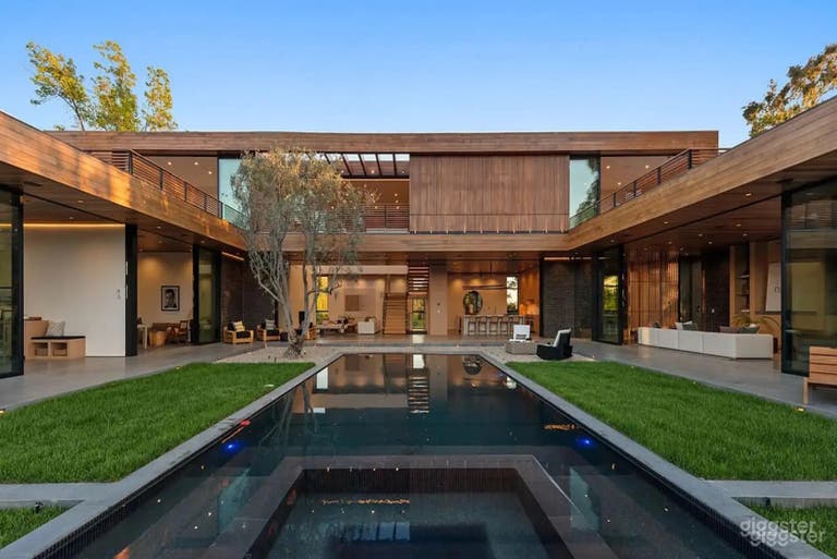  THE LOOKBOOK OUTDOOR POOL 