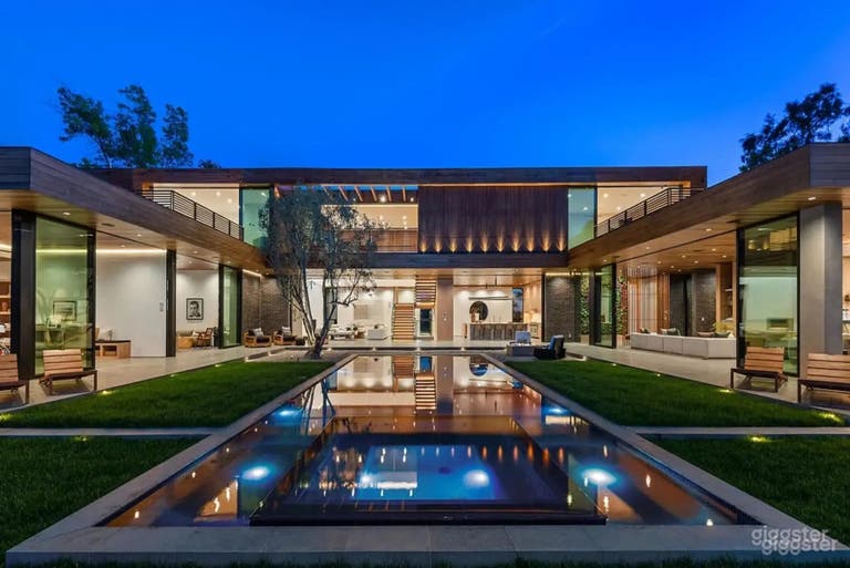  THE LOOKBOOK OUTDOOR POOL 