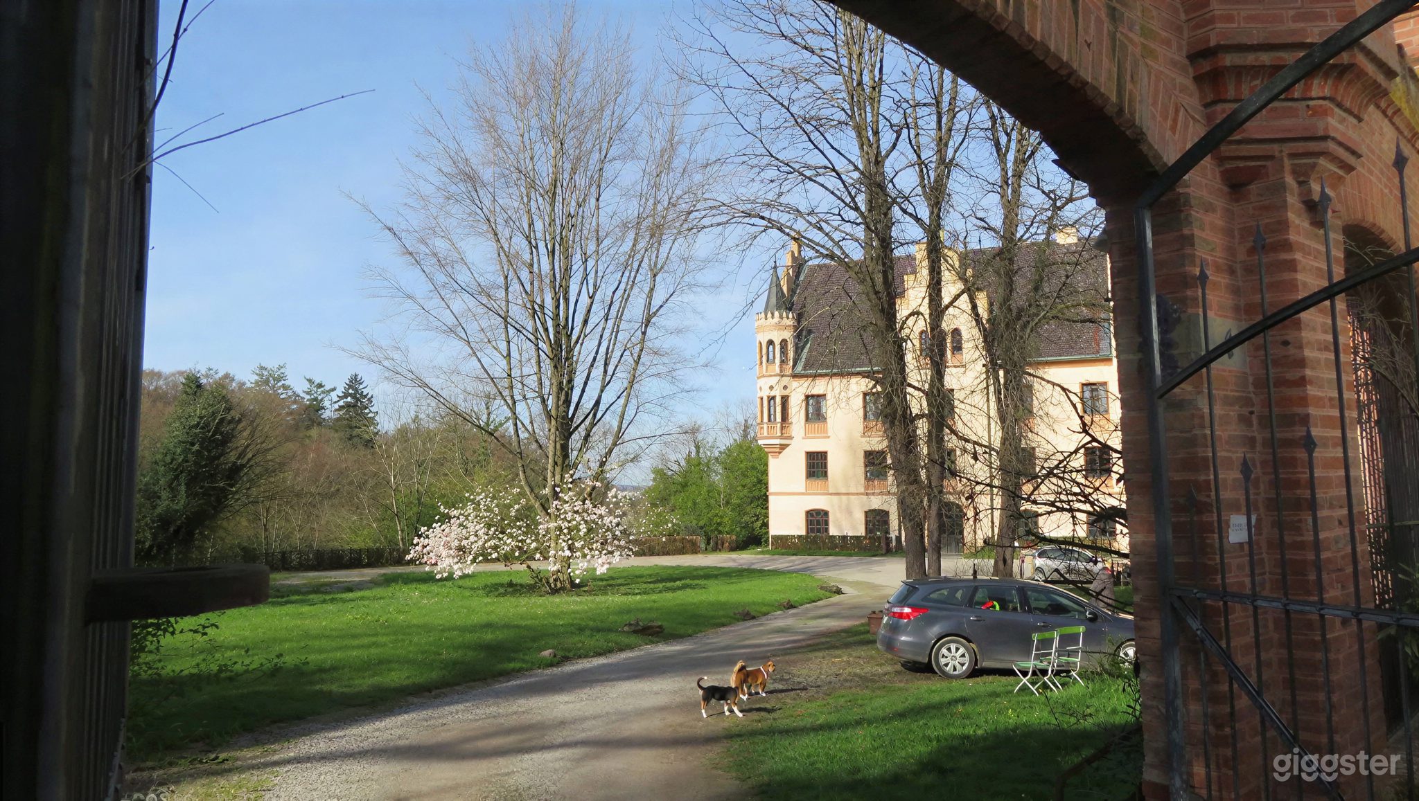 Historisches Anwesen mit märchenhafter Toranlage Foto 4
