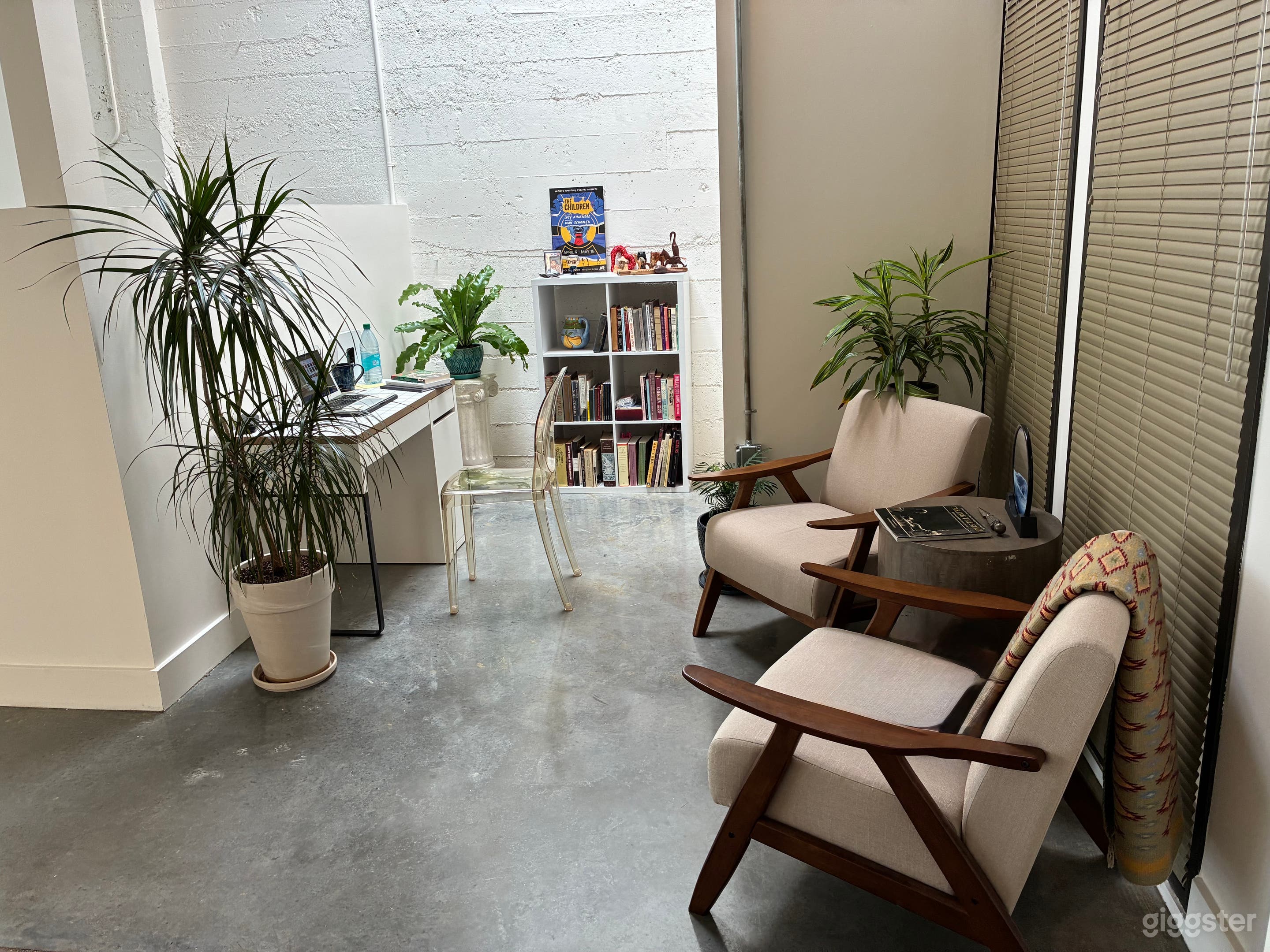 STUDIO - Central Eastside Affordable Perfection Photo 2