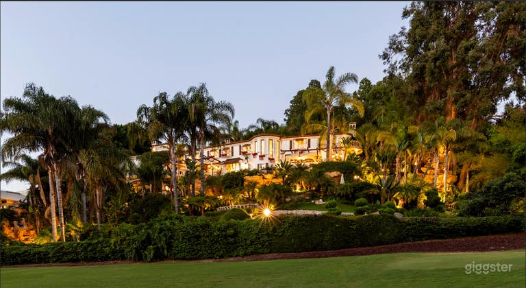   Stunning Backyard Oasis/Bel Air Villa 