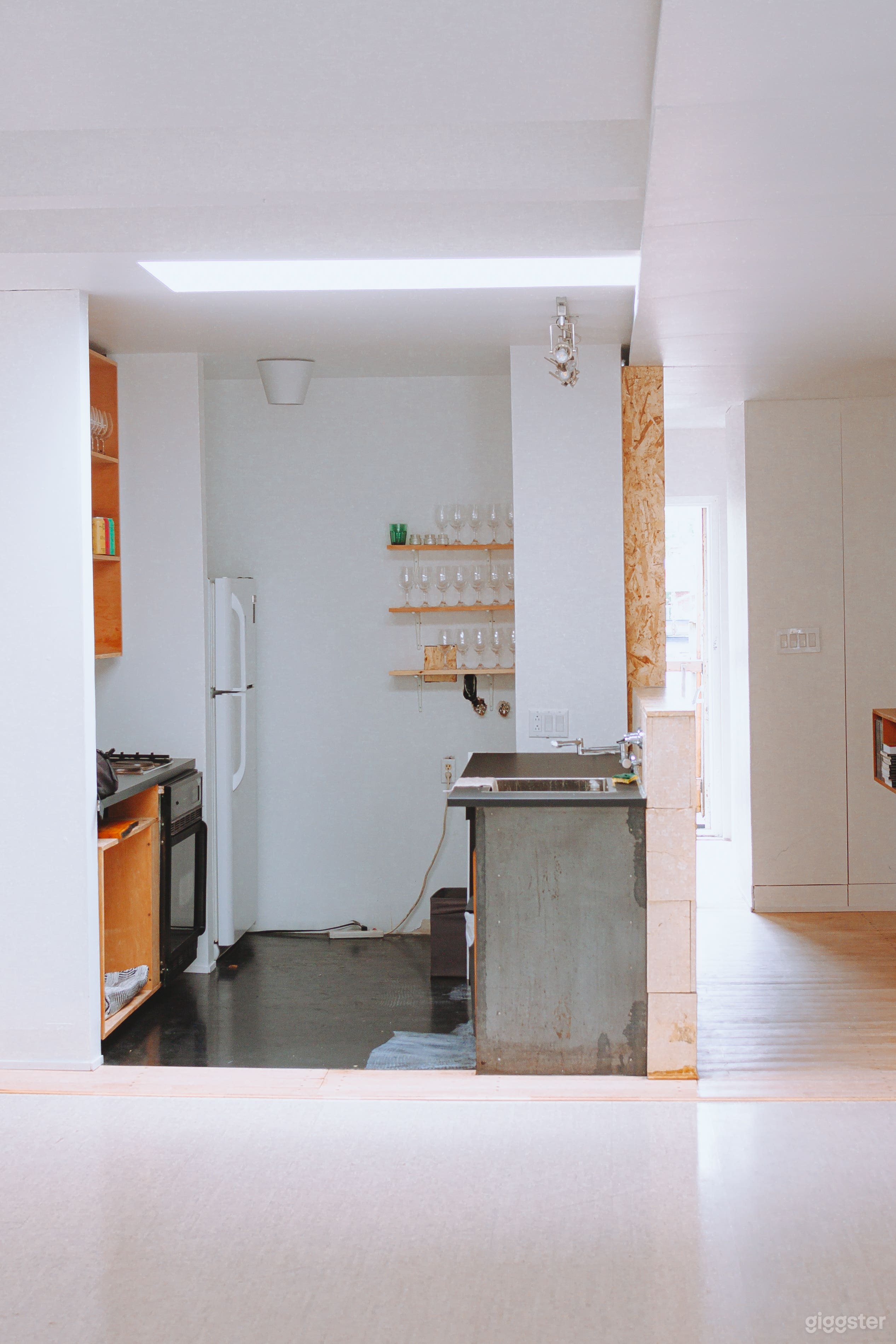 Kitchen area: open concept, great to greet people coming up the stairs and offer a drink. Included: oven, stove, fridge, wine glasses, lots of vases, dishwasher, plates and cutlery for 24 people. PS: We have used the sink area as a station for a DJ.
