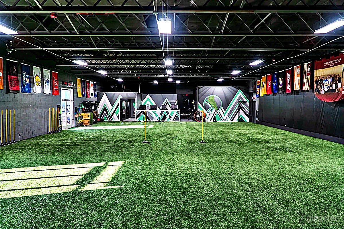 Versatile Sports Arena for Recreation and Events Photo 3