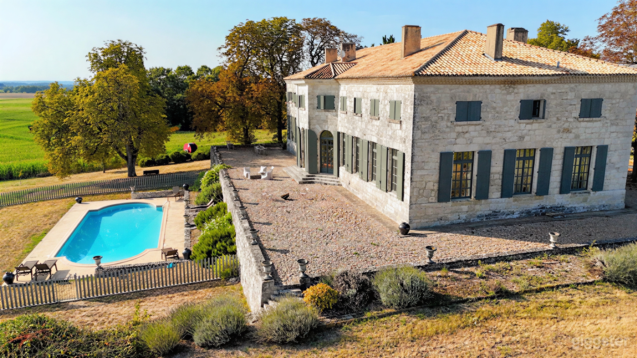 Photo de 17th Century Estate, 32p, 14br, Pools, Billiards, Views, 1000m2 3