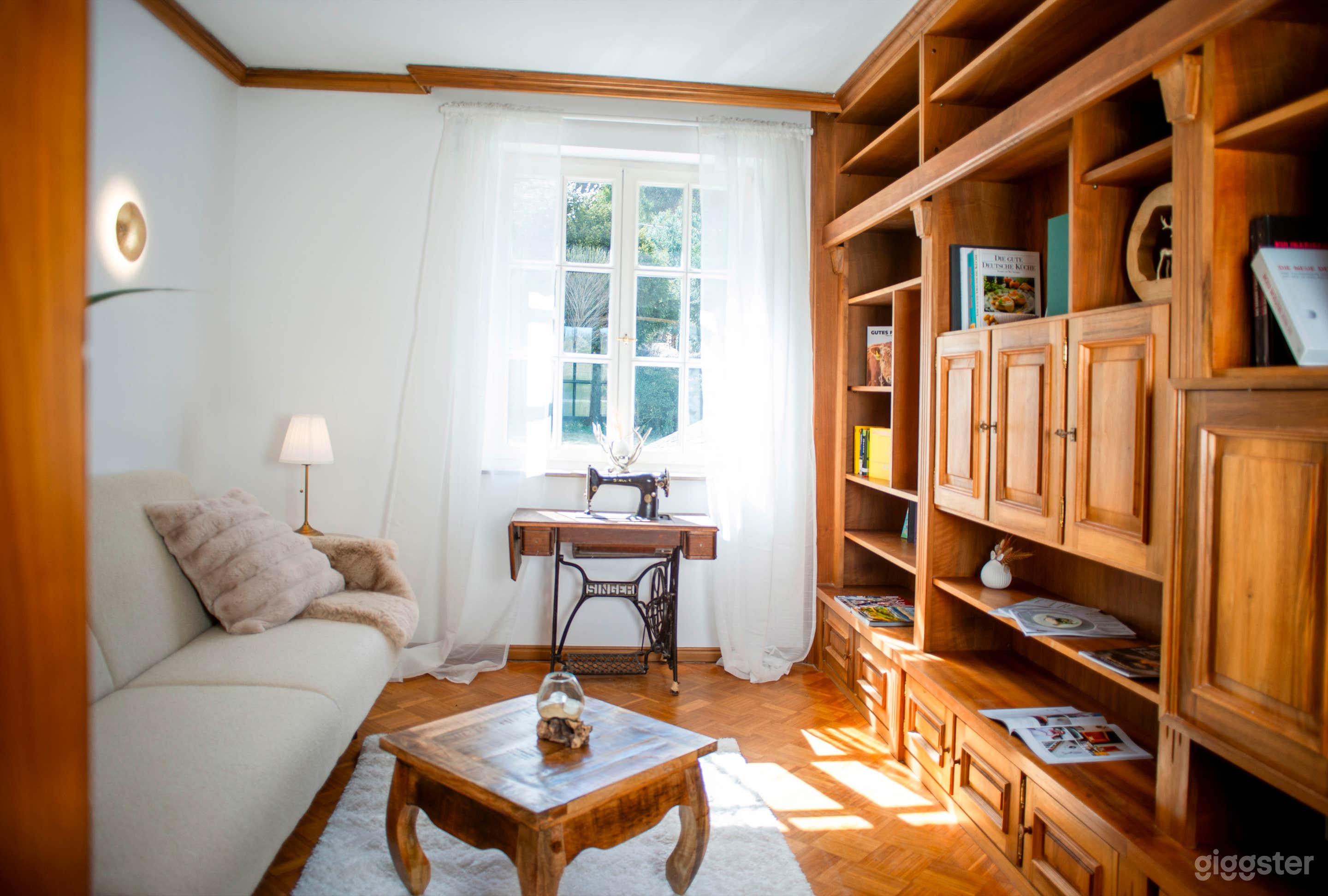 Villa am Flussufer mit parkähnlichem Grundstück und Garten Foto 4