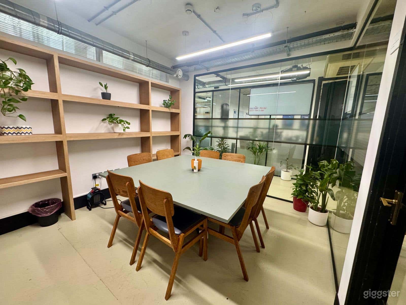 Bonhill | Y2 Meeting Room (6 people) Photo 1
