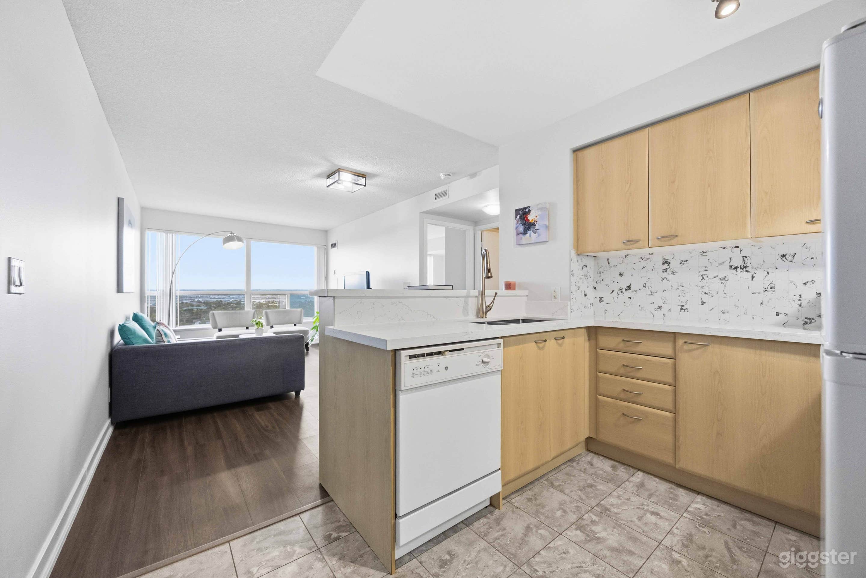Elevated Condo Experience Modern Style Photo 3