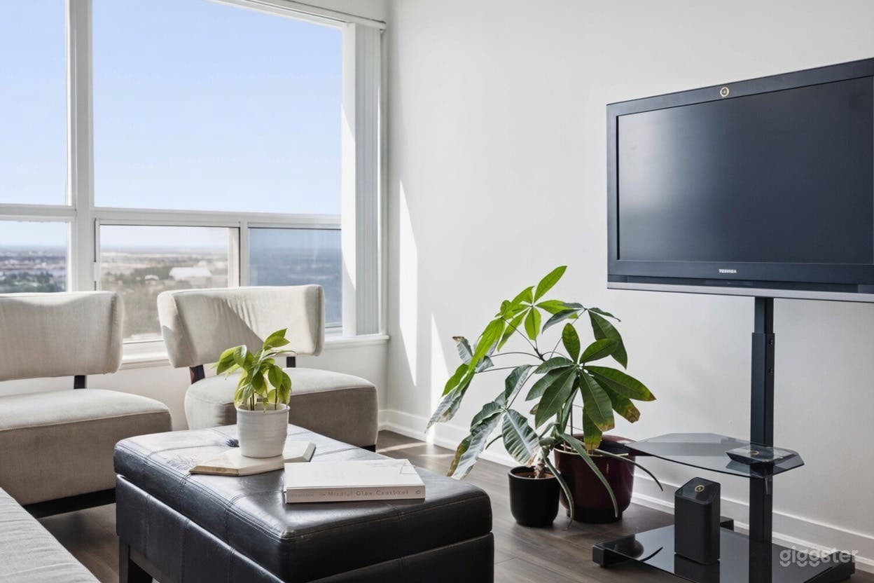 Elevated Condo Experience Modern Style Photo 1
