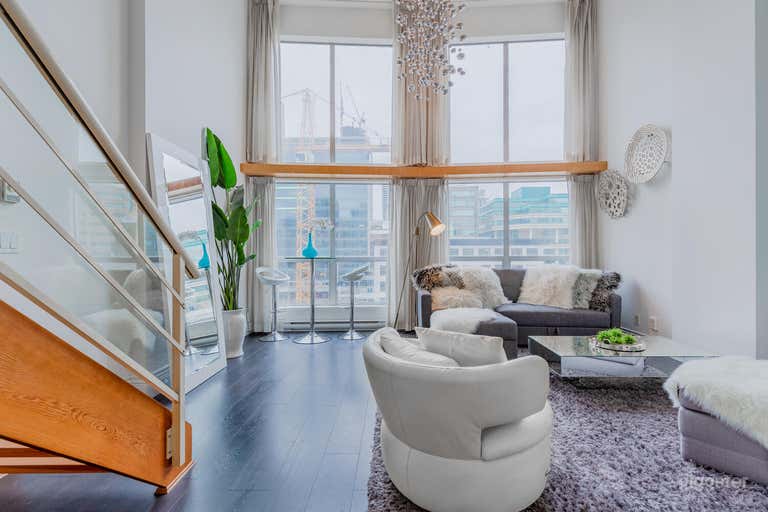  Stunning Designer Downtown Vancouver Loft 