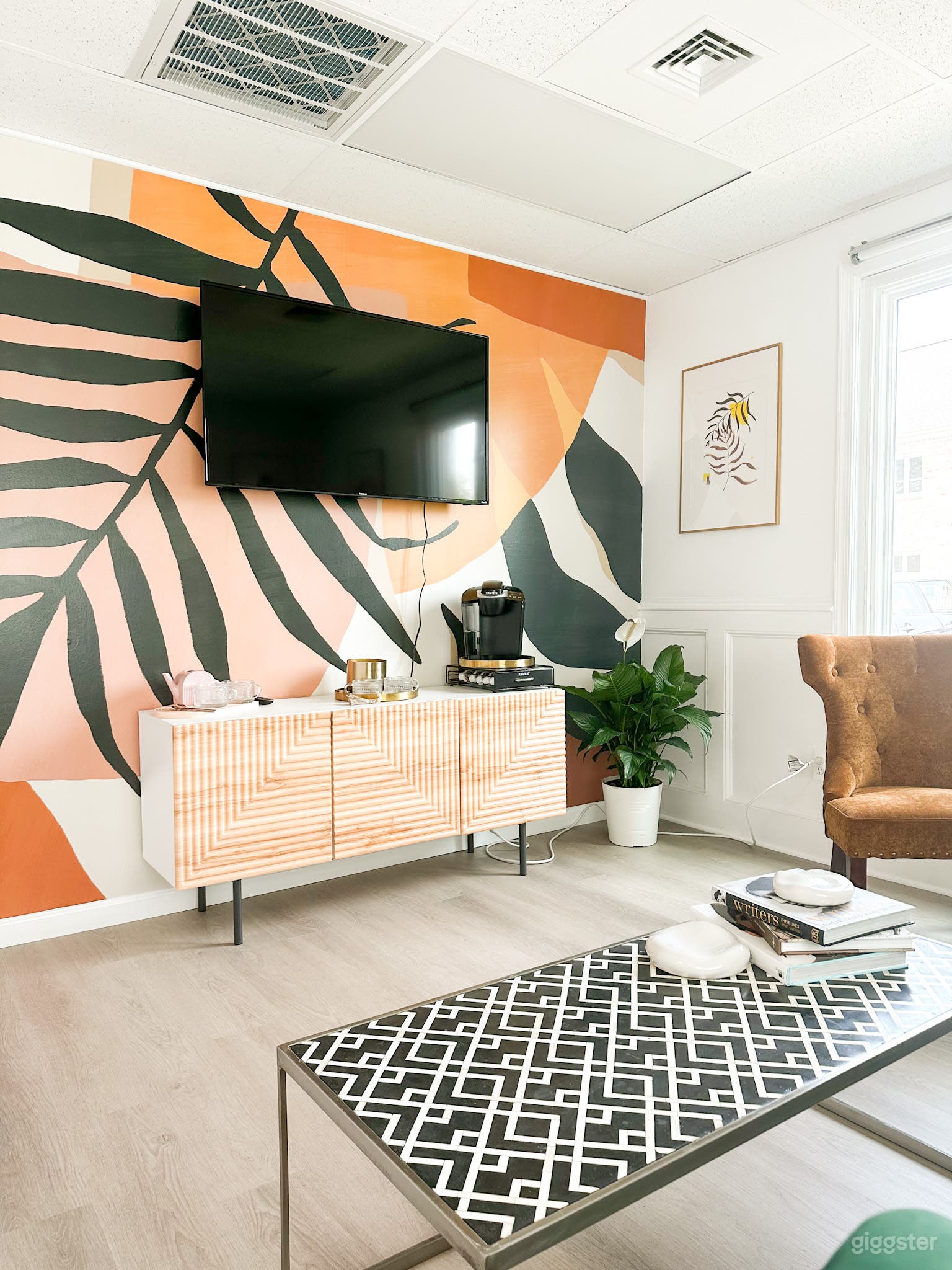 Cozy Bohemian Style Studio Photo 1