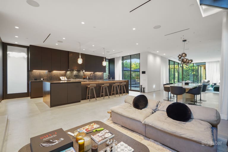  Industrial Chic Mansion w/ Pool & Outdoor Lounge 