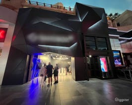  Modern & Futuristic VR Space in Miracle Mile 