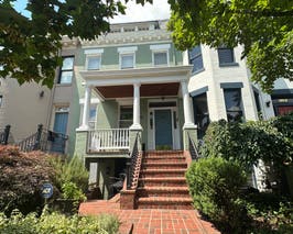  Transitional Contemporary Rowhouse on Capitol Hill 