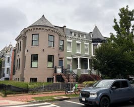  Transitional Contemporary Rowhouse on Capitol Hill 