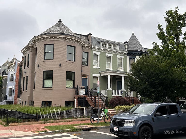  Transitional Contemporary Rowhouse on Capitol Hill 