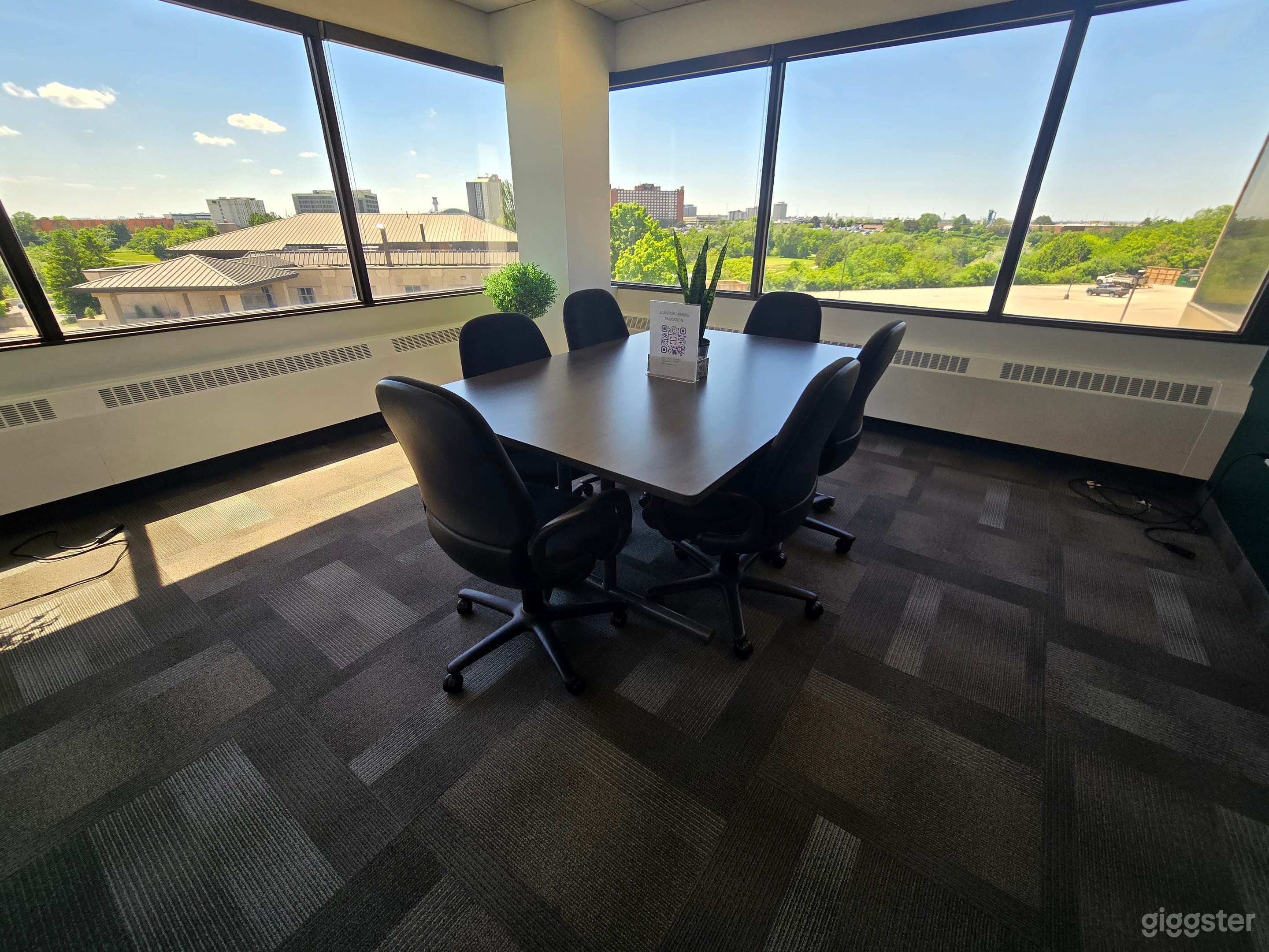 Creative Meeting Room for 8 (Room #11) Photo 3