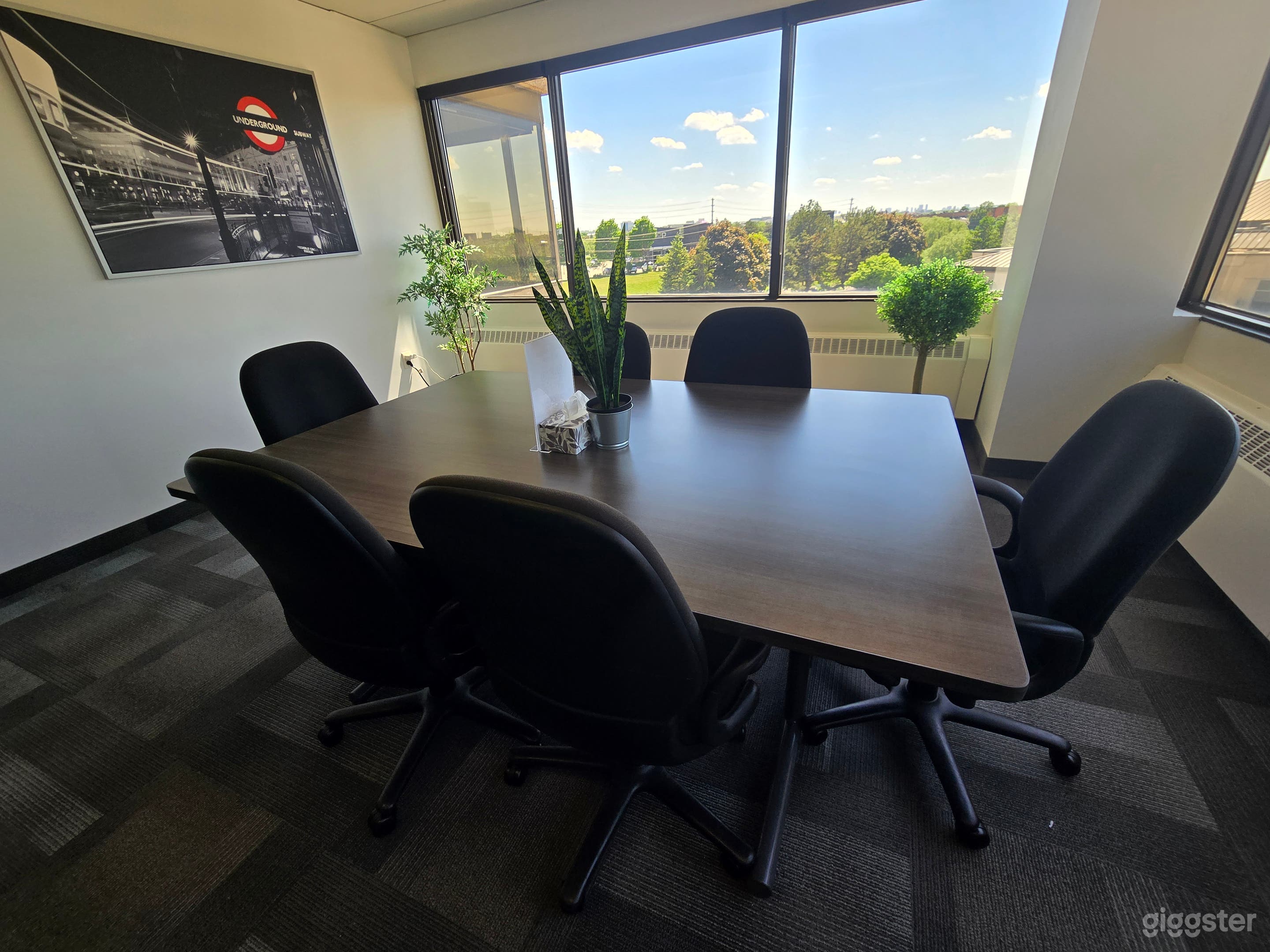 Creative Meeting Room for 8 (Room #11) Photo 1