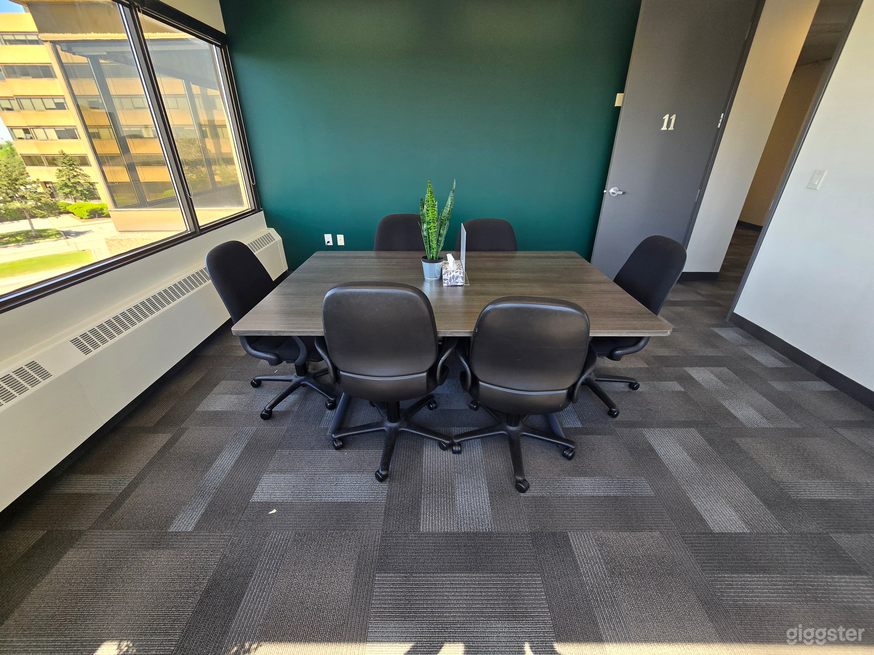 Creative Meeting Room for 8 (Room #11) Photo 4