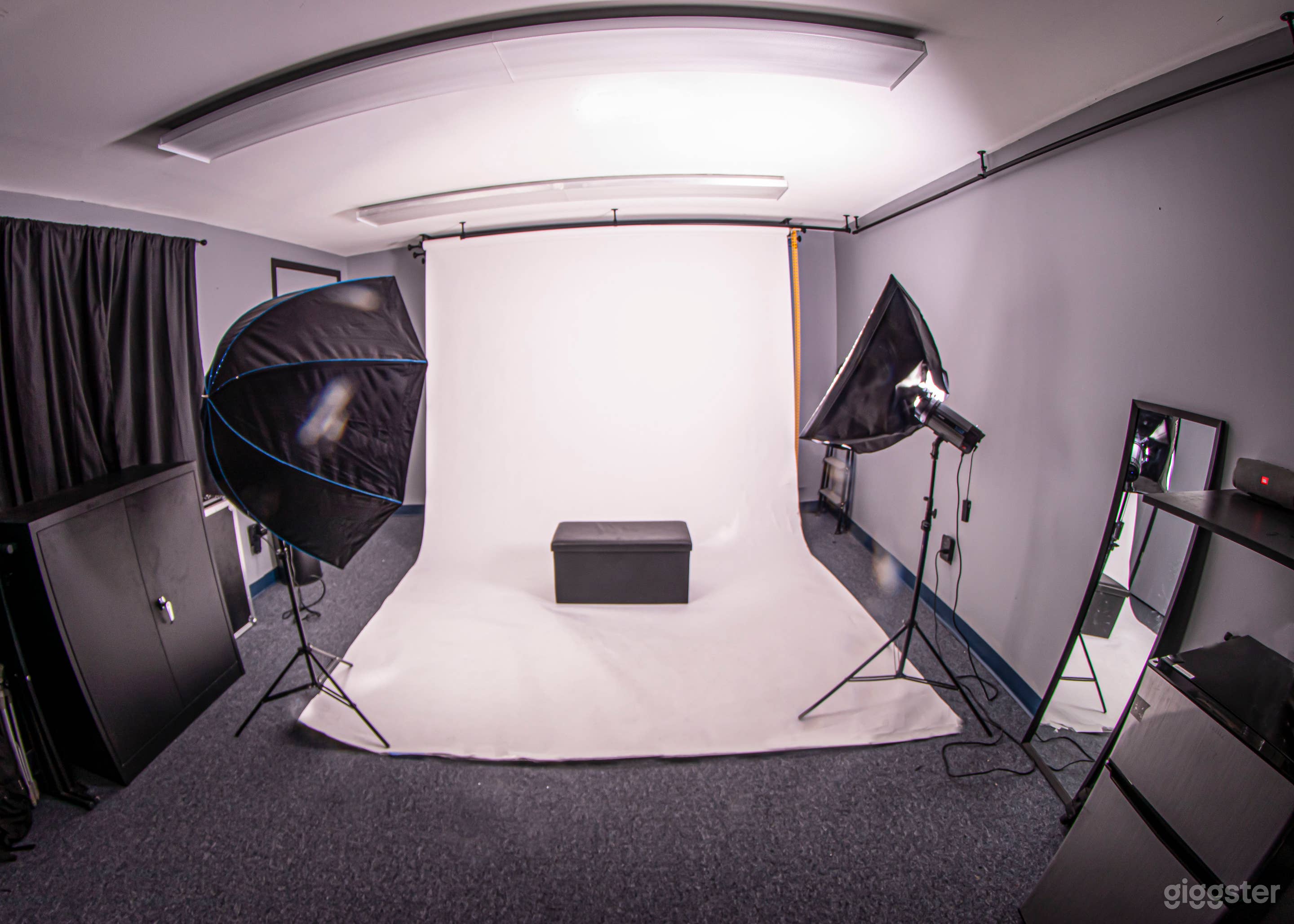 Cozy, Creative Studio Space Photo 3