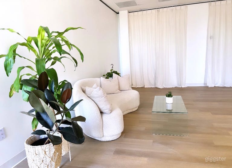  Natural light content/photography studio 