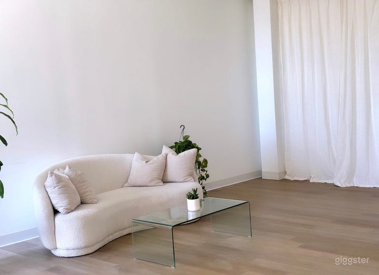  Natural light content/photography studio 