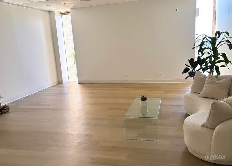  Natural light content/photography studio 