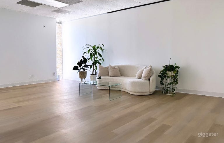  Natural light content/photography studio 