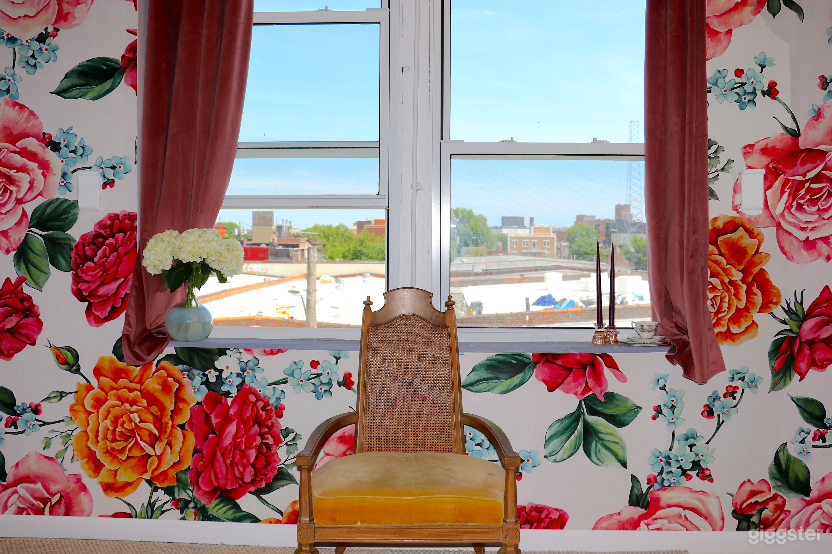 Brooklyn Industrial Space with Fun Sets and Props Photo 3