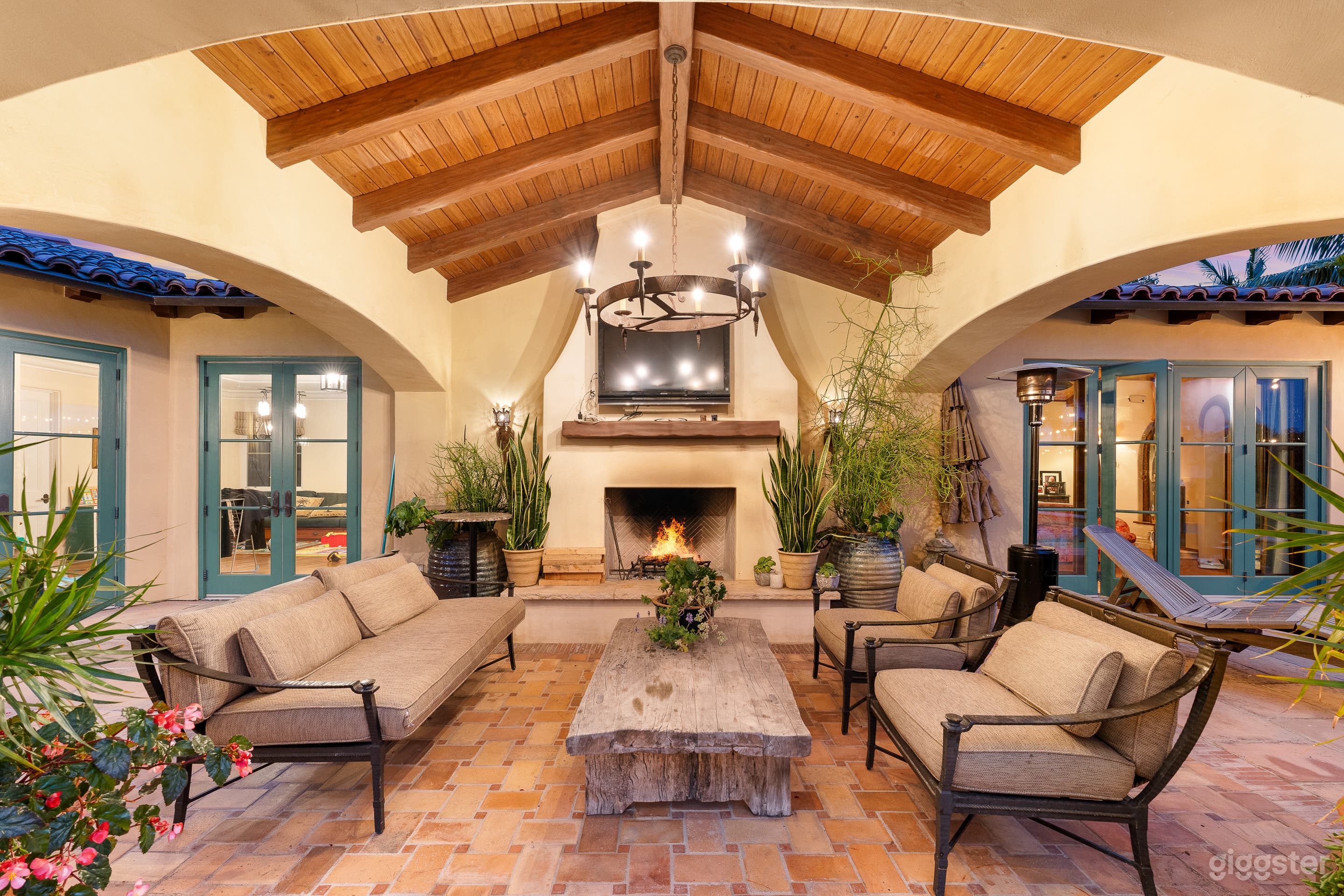 Luxury Italian Villa with Secret Tropic Gardens  Photo 3