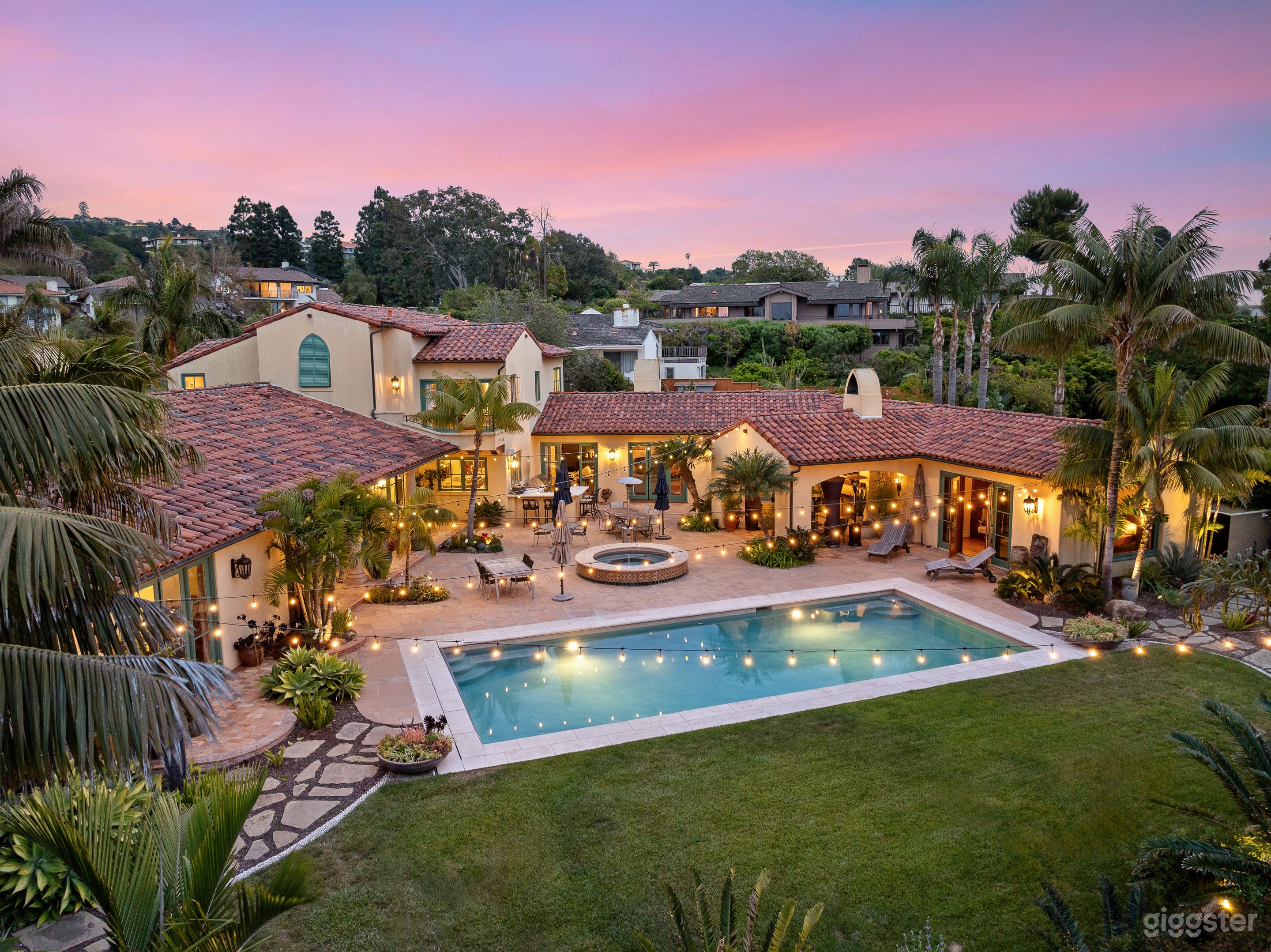 Luxury Italian Villa with Secret Tropic Gardens  Photo 2