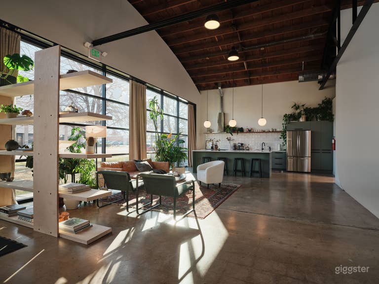  A Contemporary Photo & Film Studio 