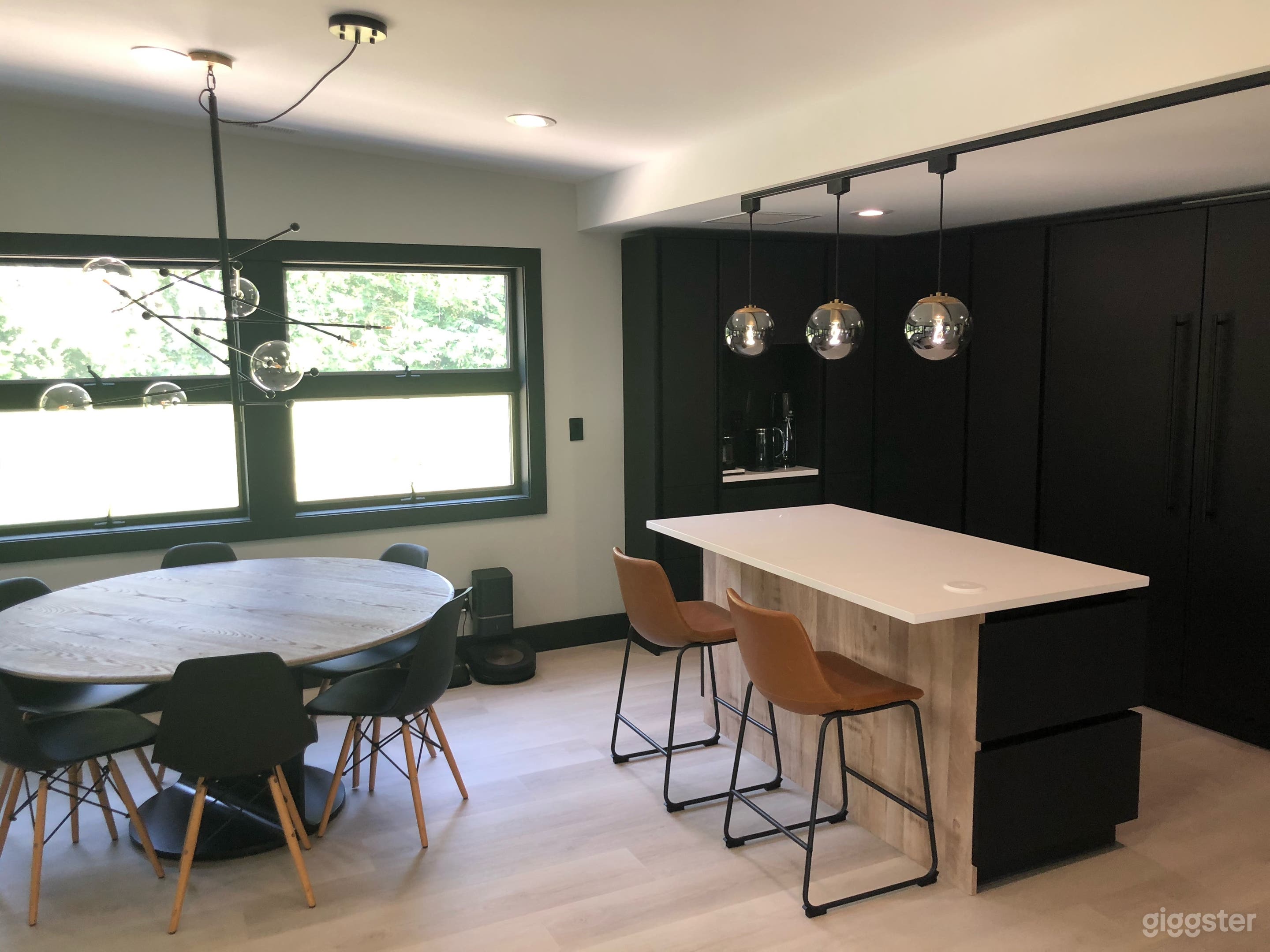 Dinning table and 2nd kitchen island 
