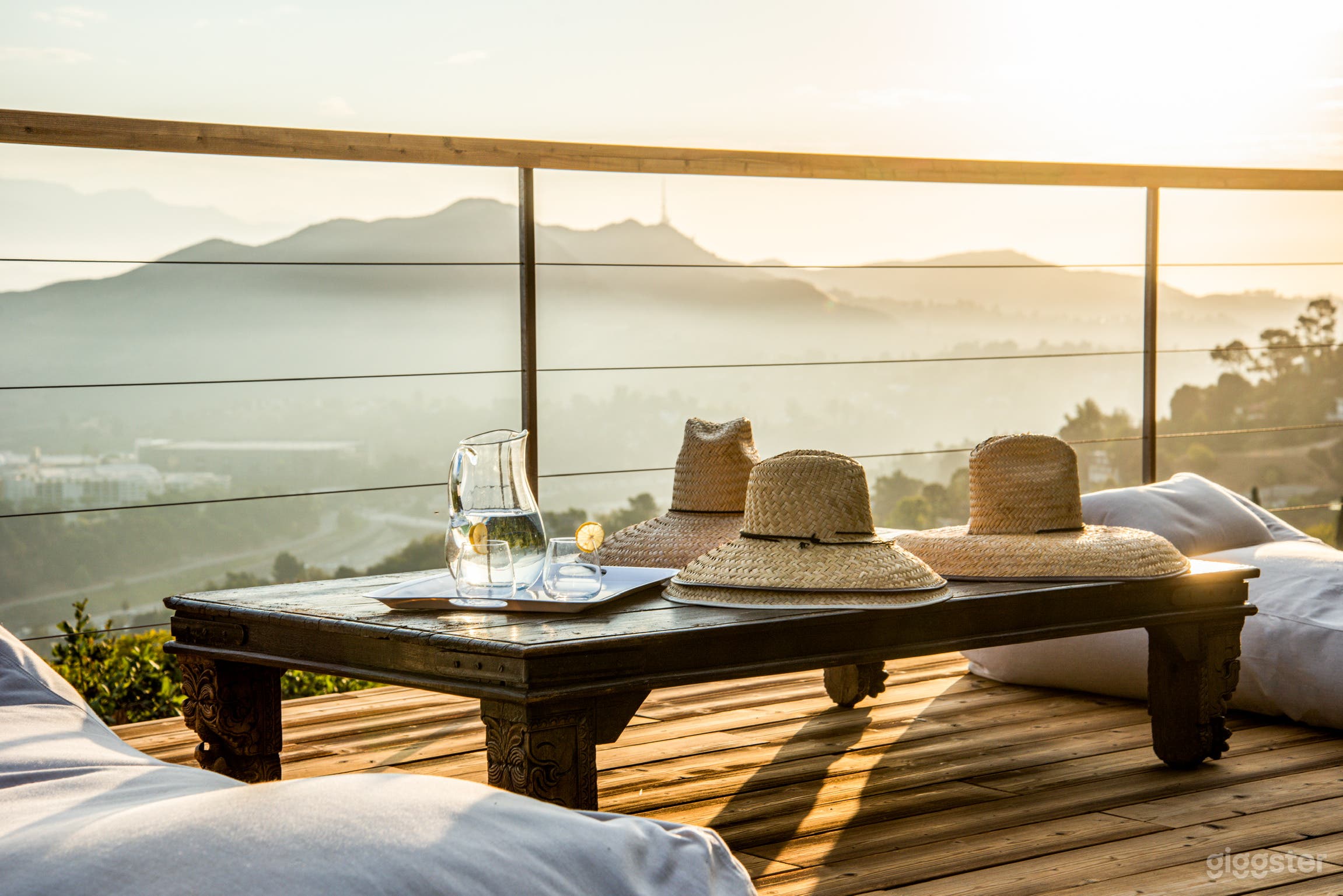 Airstream in Hollywood Hills with city views Photo 2