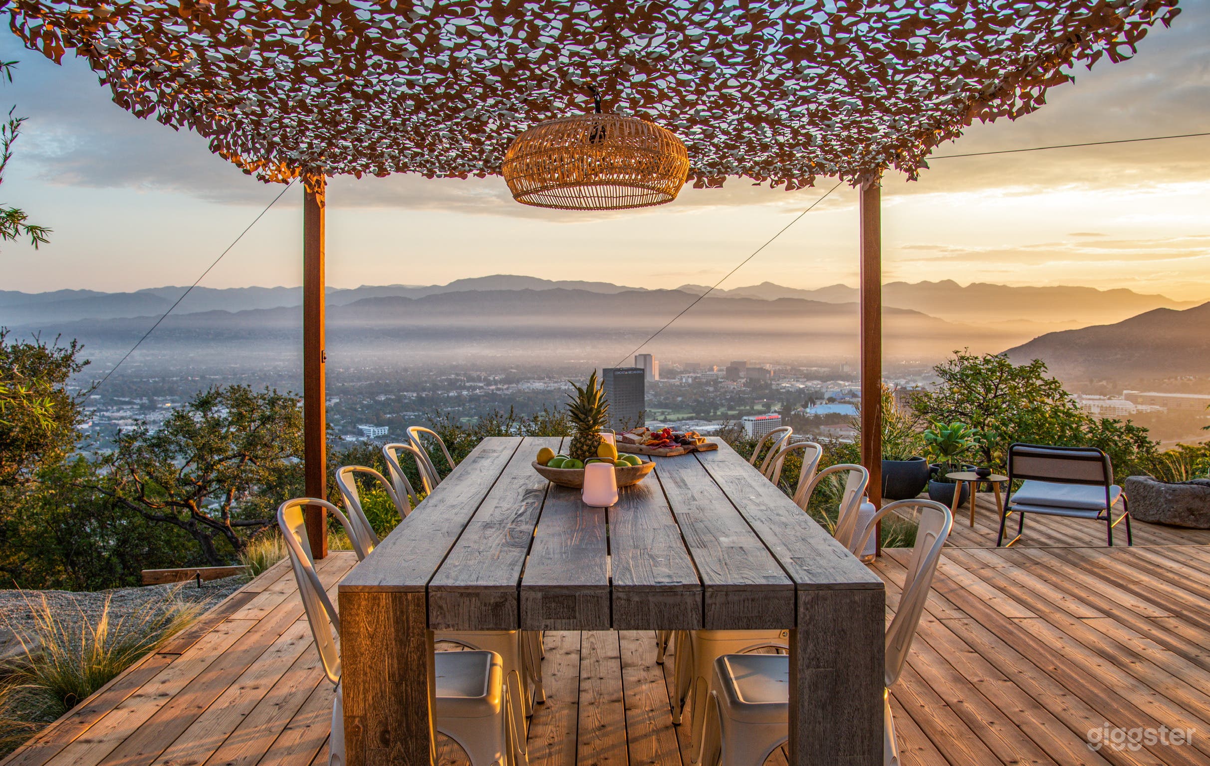 Airstream in Hollywood Hills with city views Photo 4