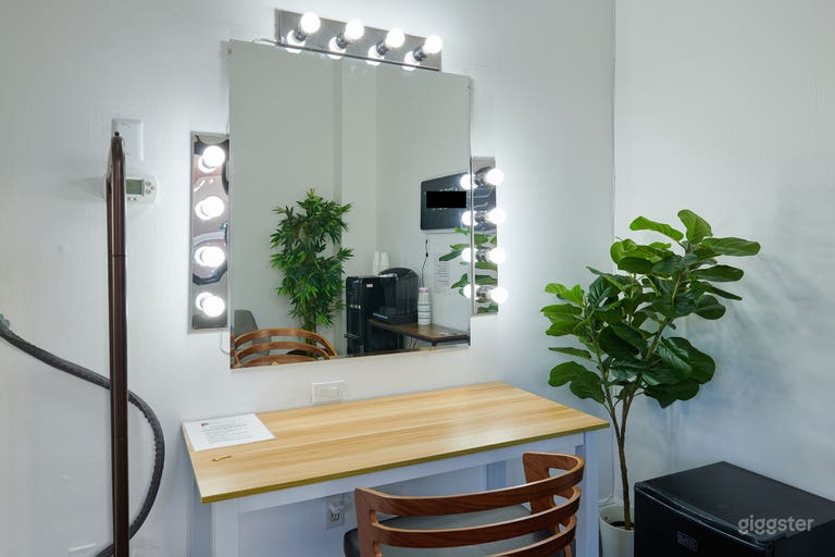  Spacious Private Photo Studio in Surf City 