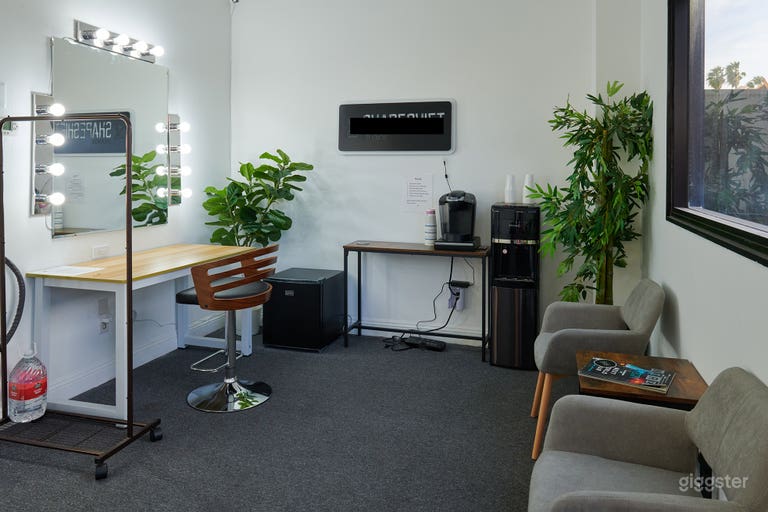  Spacious Private Photo Studio in Surf City 