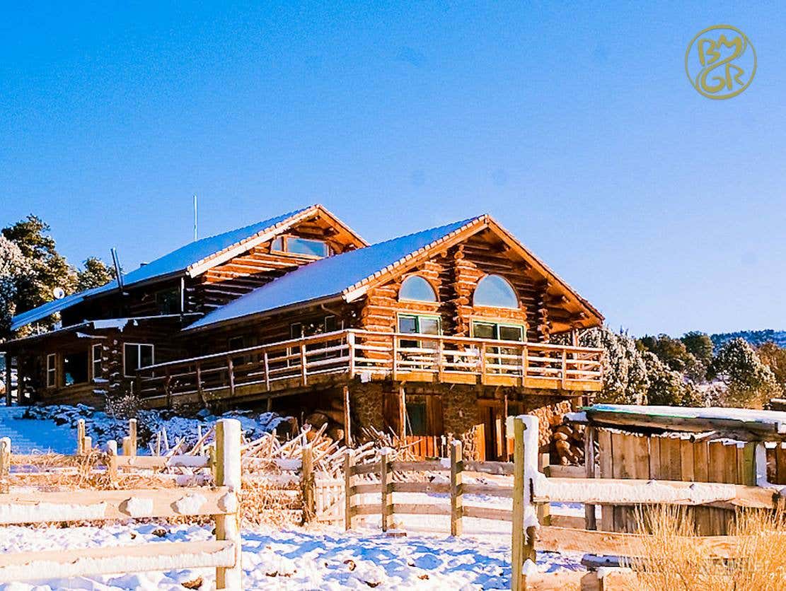 Country Style Event Space with a View of the Garden Photo 1