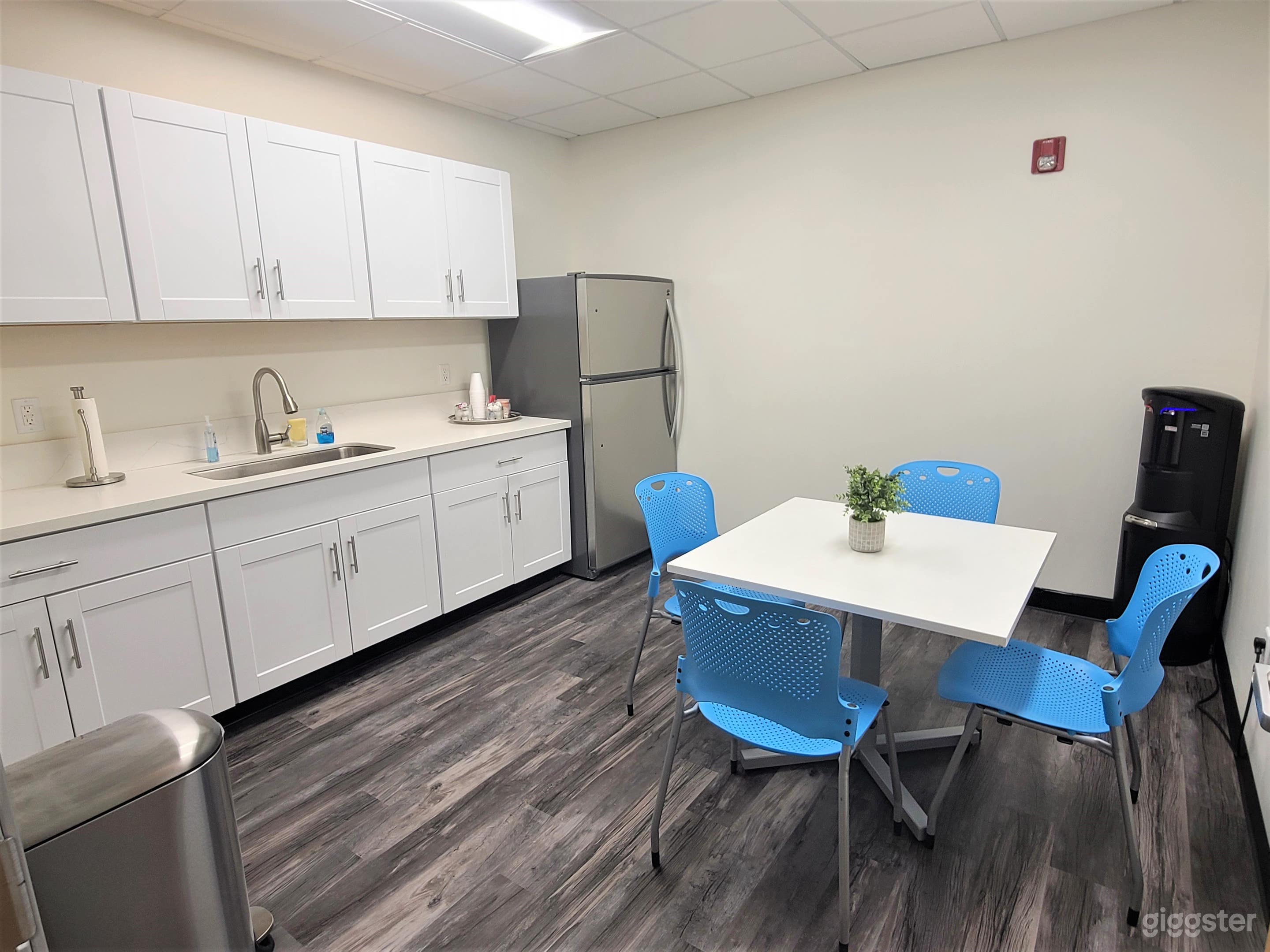 Medium Conference Room in Riverside (4th Floor) Photo 4