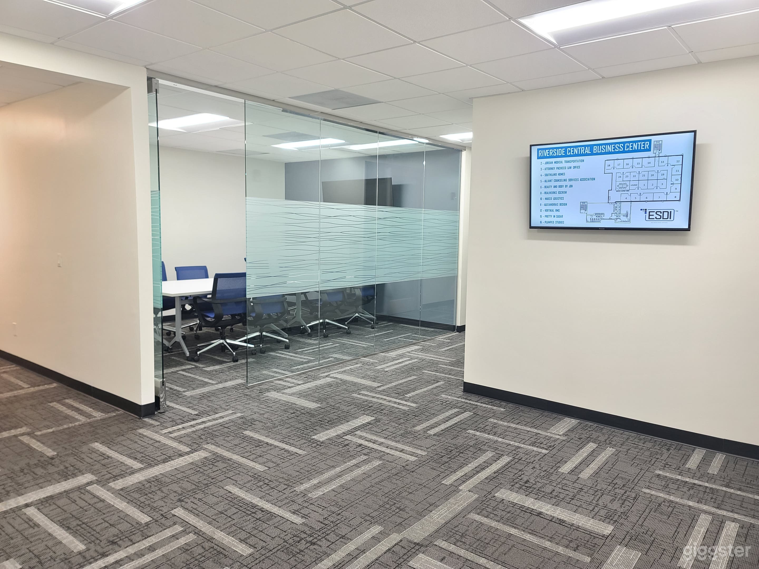 Medium Conference Room in Riverside (4th Floor) Photo 2